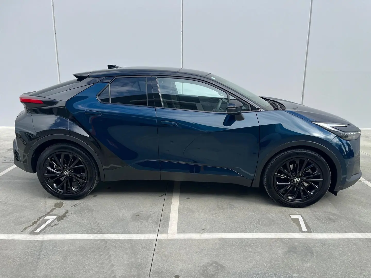 2025 Toyota C-HR Gallery Image 26