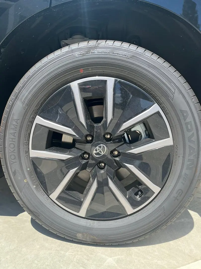 2025 Toyota bZ4X Gallery Image 4