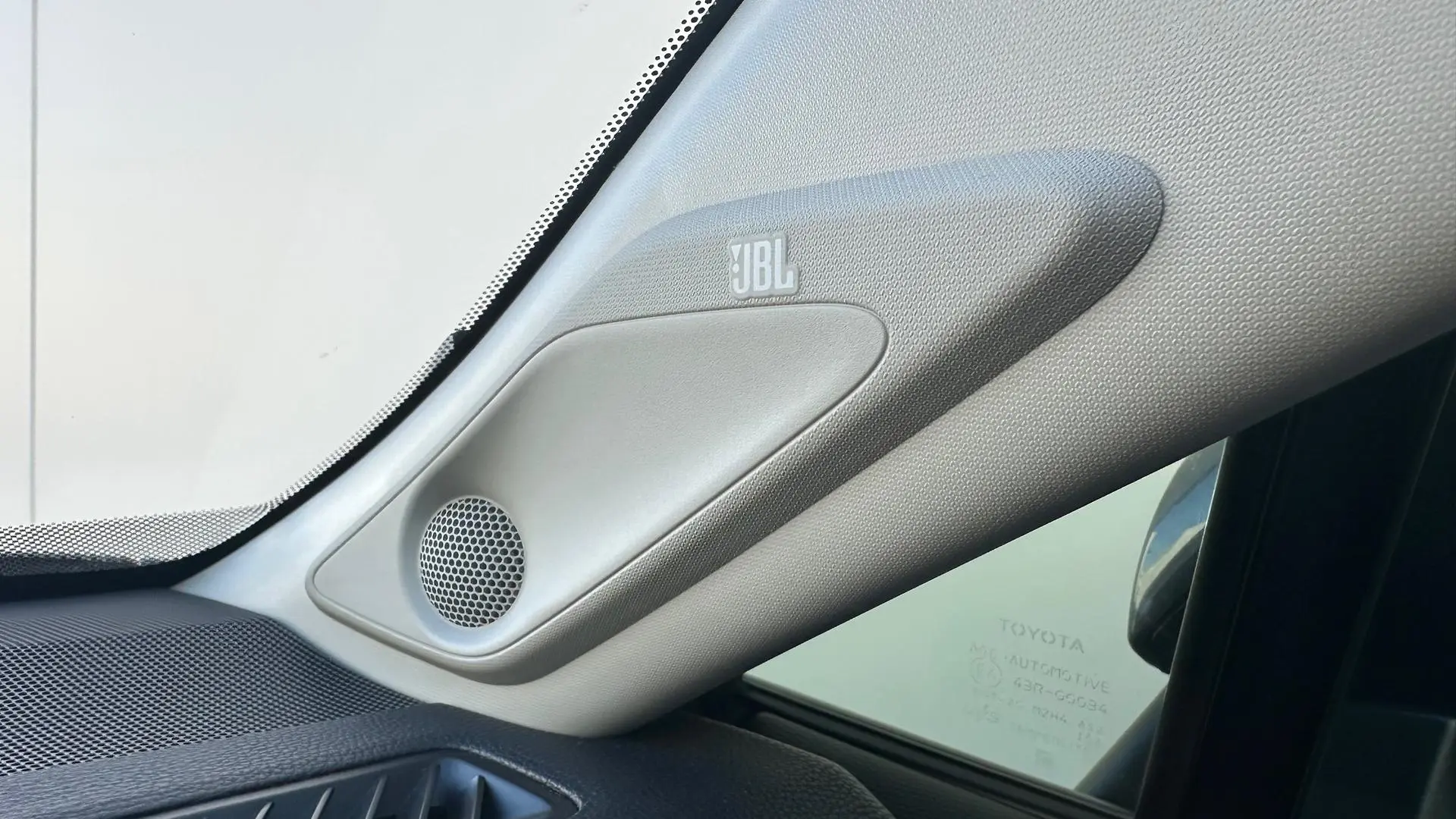 2019 Toyota RAV4 Gallery Image 10