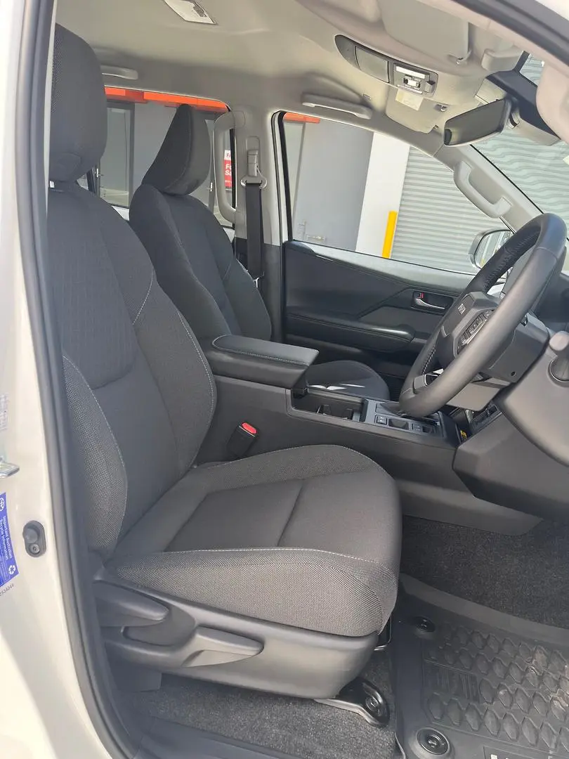 2025 Toyota Hilux Gallery Image 18