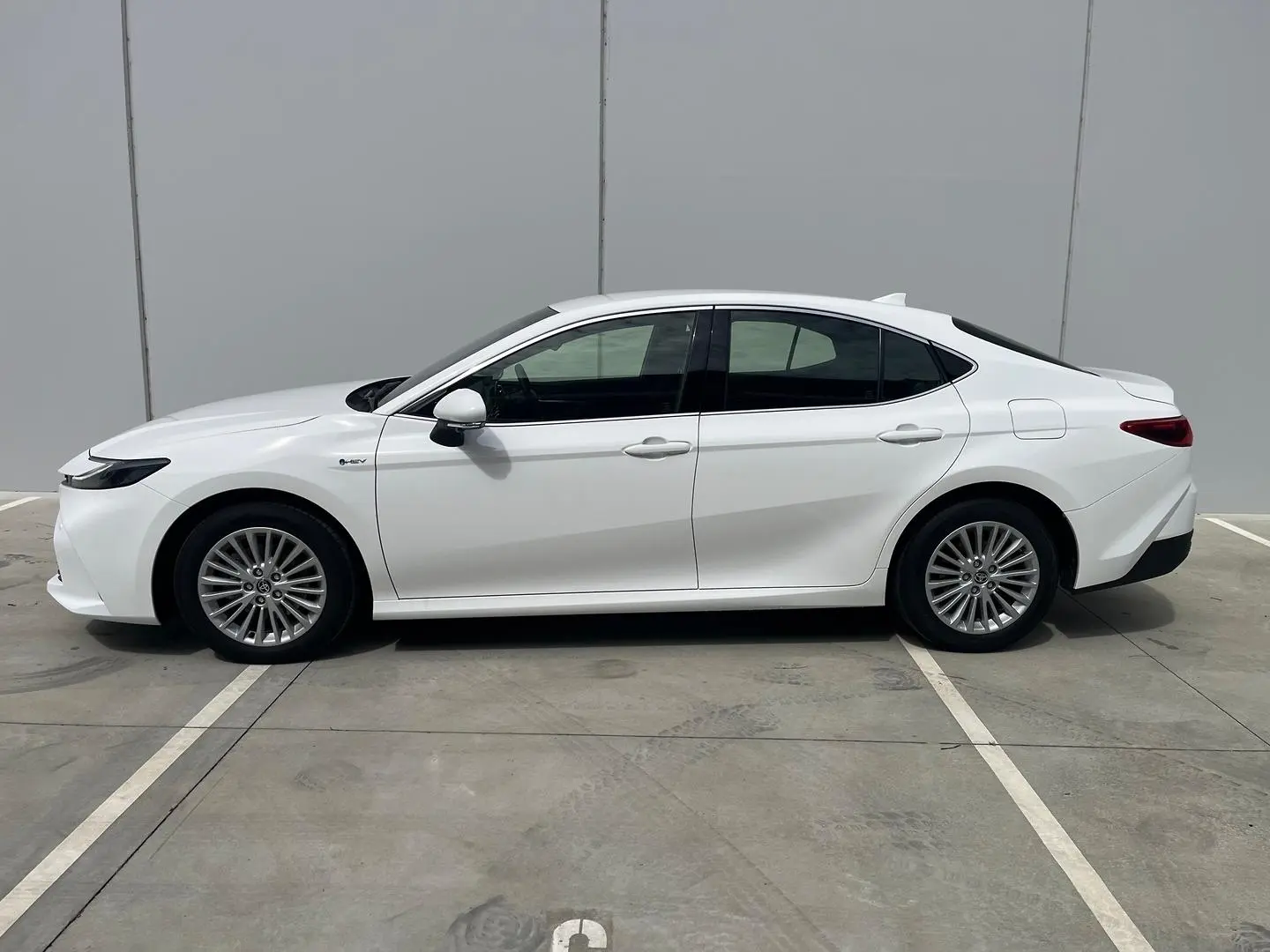 2025 Toyota Camry Gallery Image 9