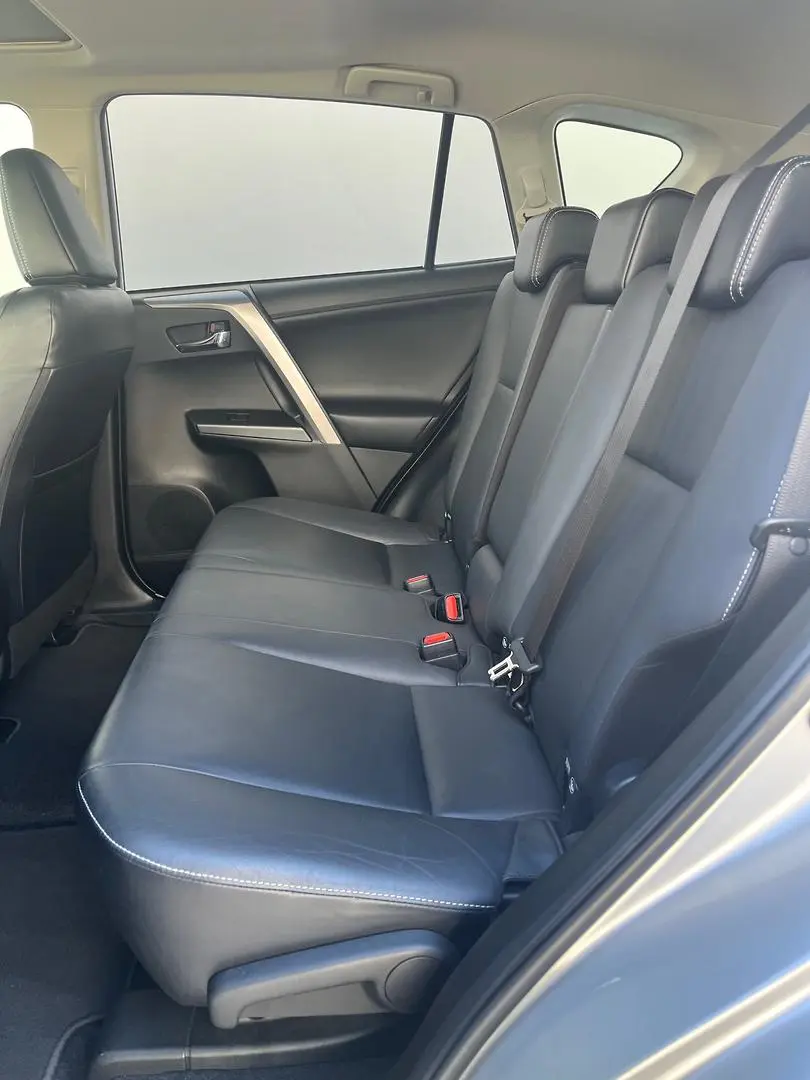 2016 Toyota RAV4 Gallery Image 8