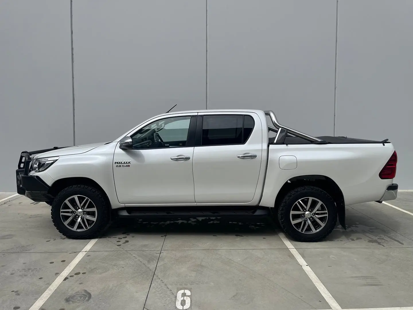 2019 Toyota Hilux Gallery Image 8