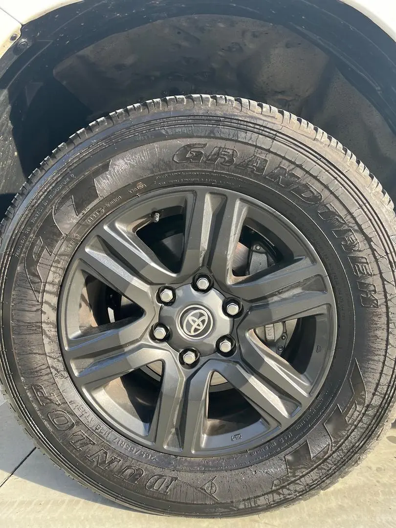 2024 Toyota Hilux Gallery Image 6