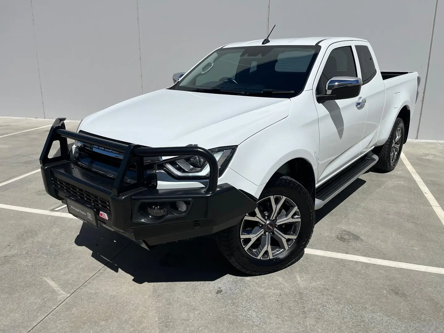 2023 Isuzu D-MAX Gallery Image 3