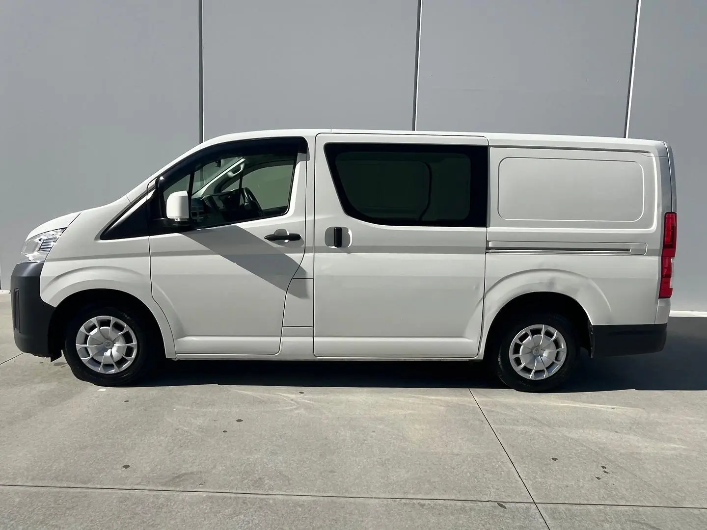 2021 Toyota Hiace Gallery Image 5