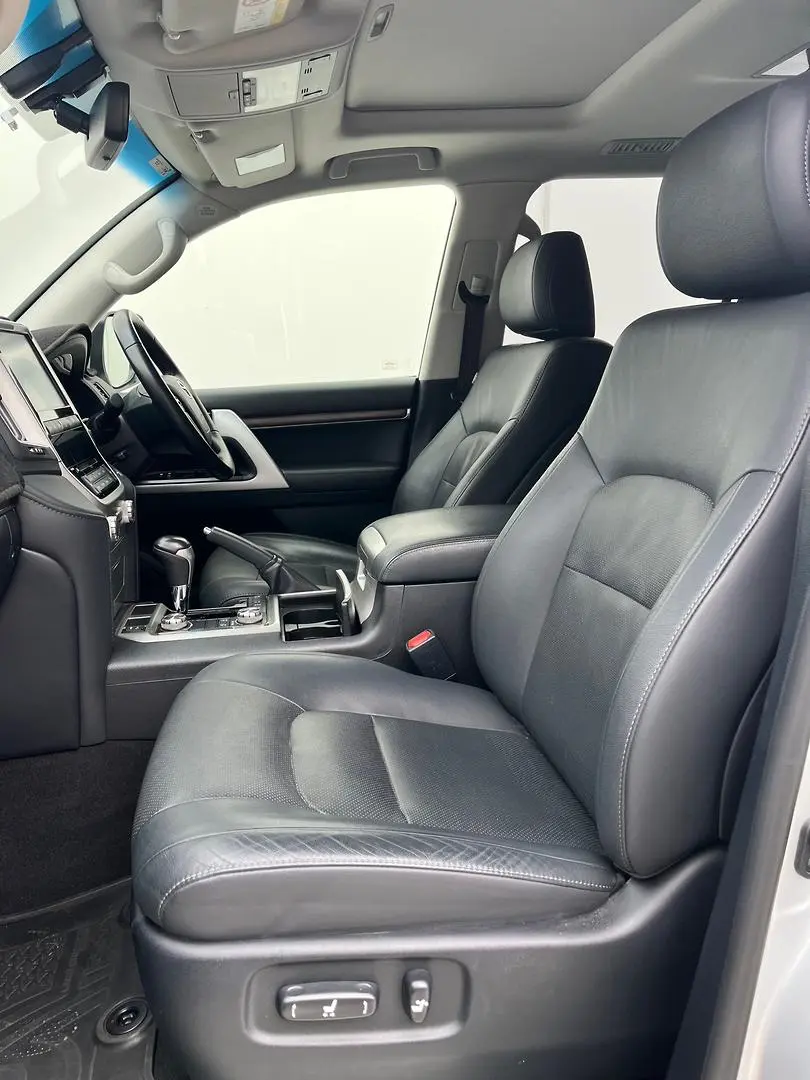 2020 Toyota Landcruiser Gallery Image 8