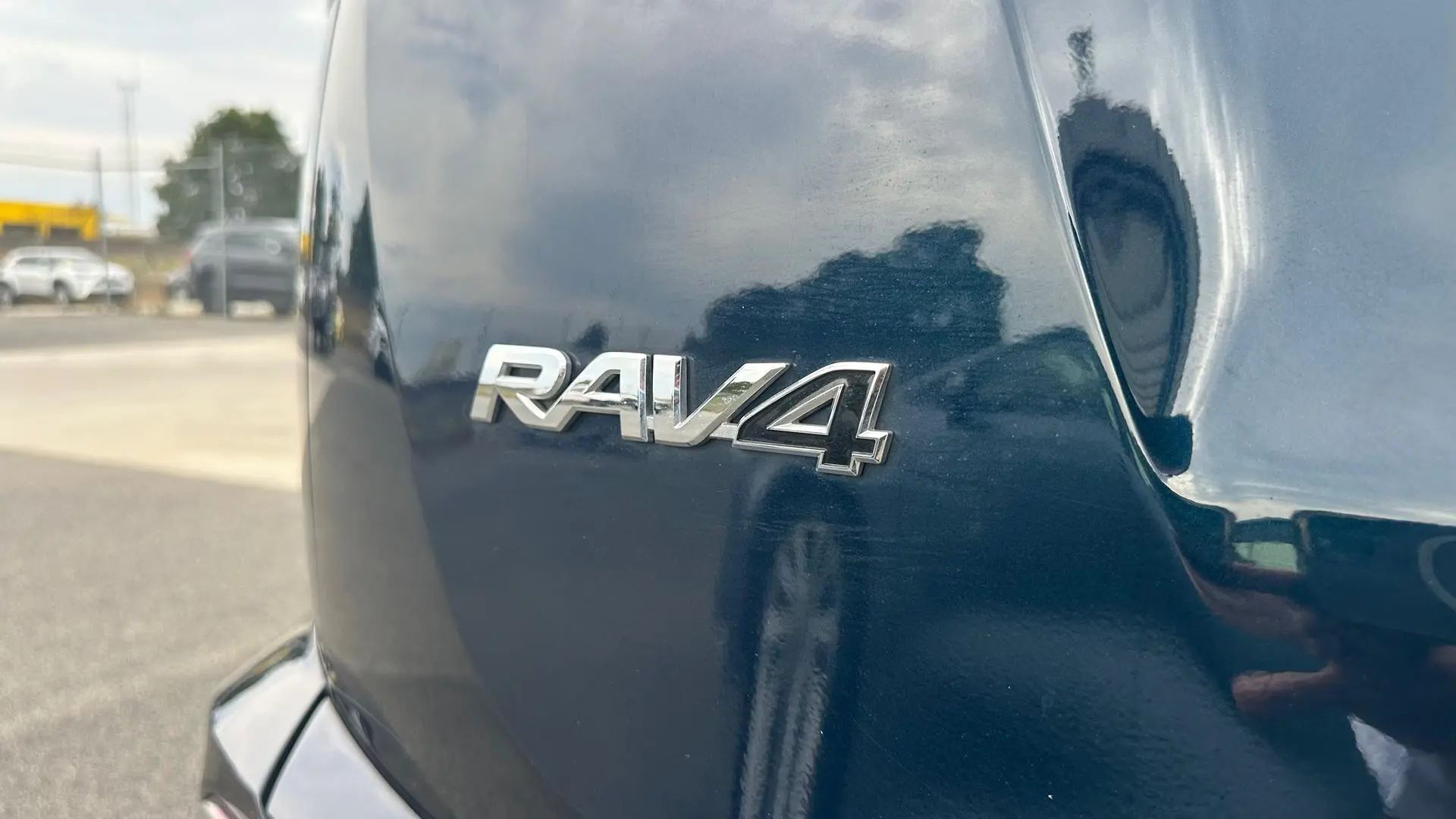 2018 Toyota Rav4 Gallery Image 6