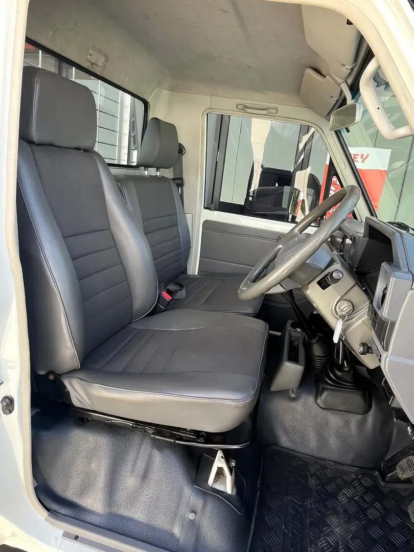 2006 Toyota Landcruiser Gallery Image 15