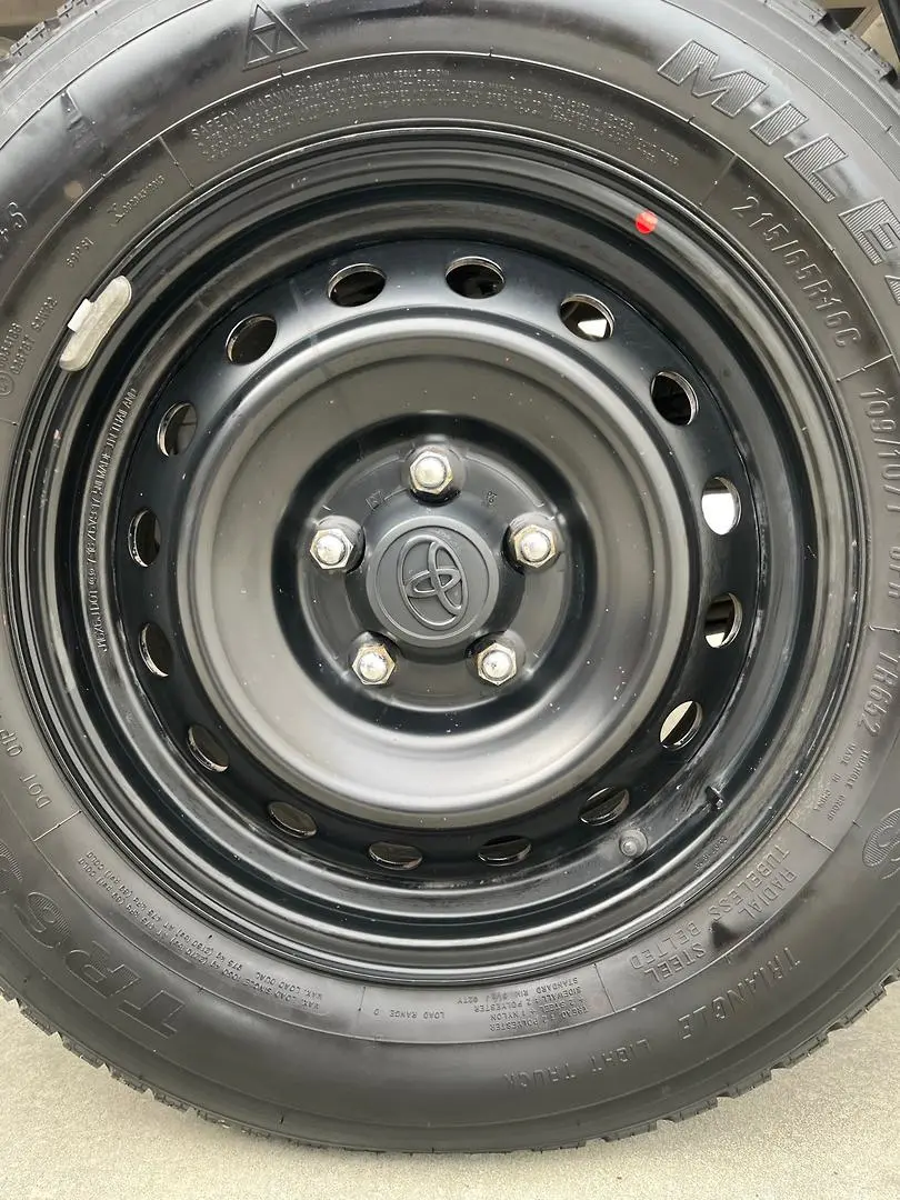 2018 Toyota Hilux Gallery Image 4