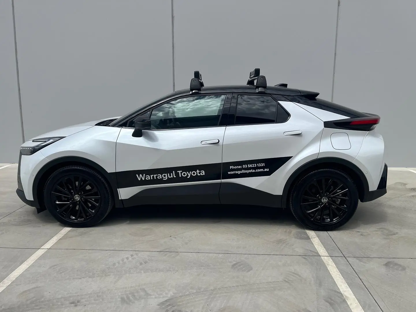 2025 Toyota C-HR Gallery Image 9