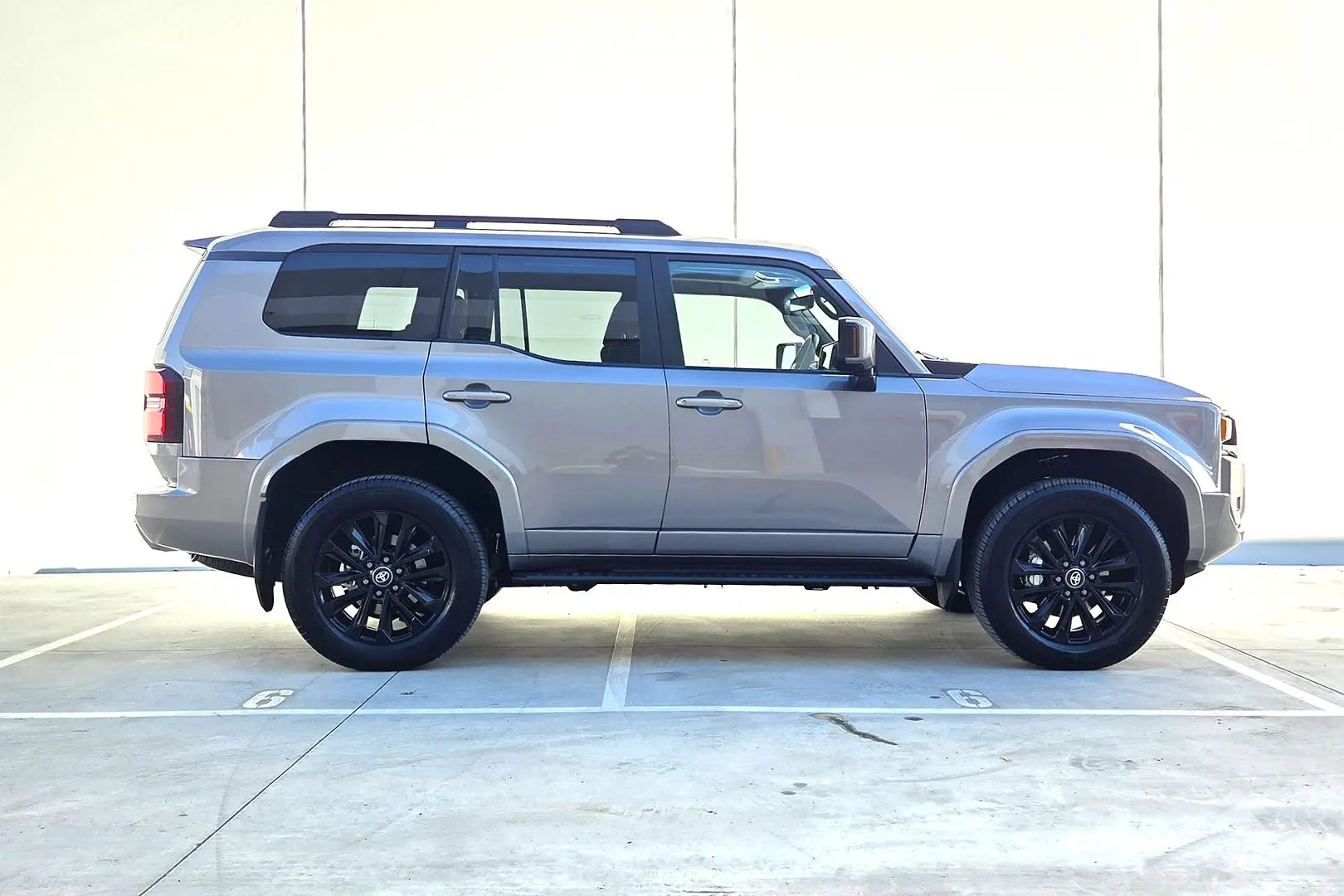 2025 Toyota Landcruiser Prado Gallery Image 12