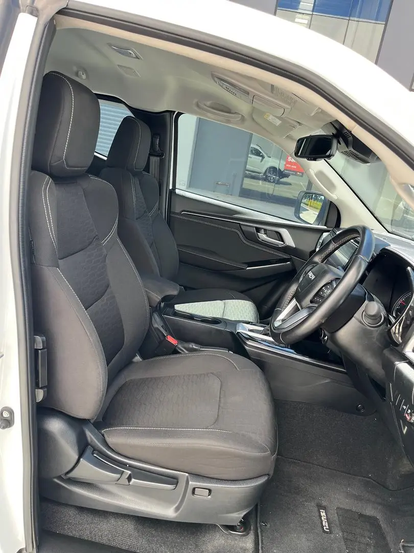 2023 Isuzu D-MAX Gallery Image 15