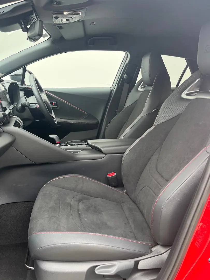 2025 Toyota C-HR Gallery Image 7