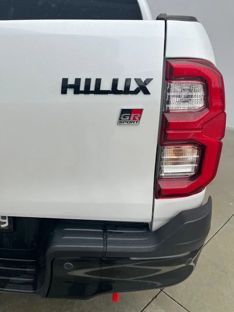 2024 Toyota Hilux Gallery Image 12