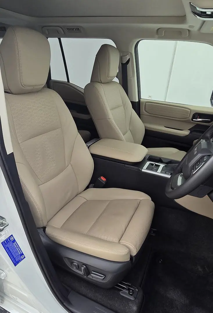 2025 Toyota Landcruiser Prado Gallery Image 22