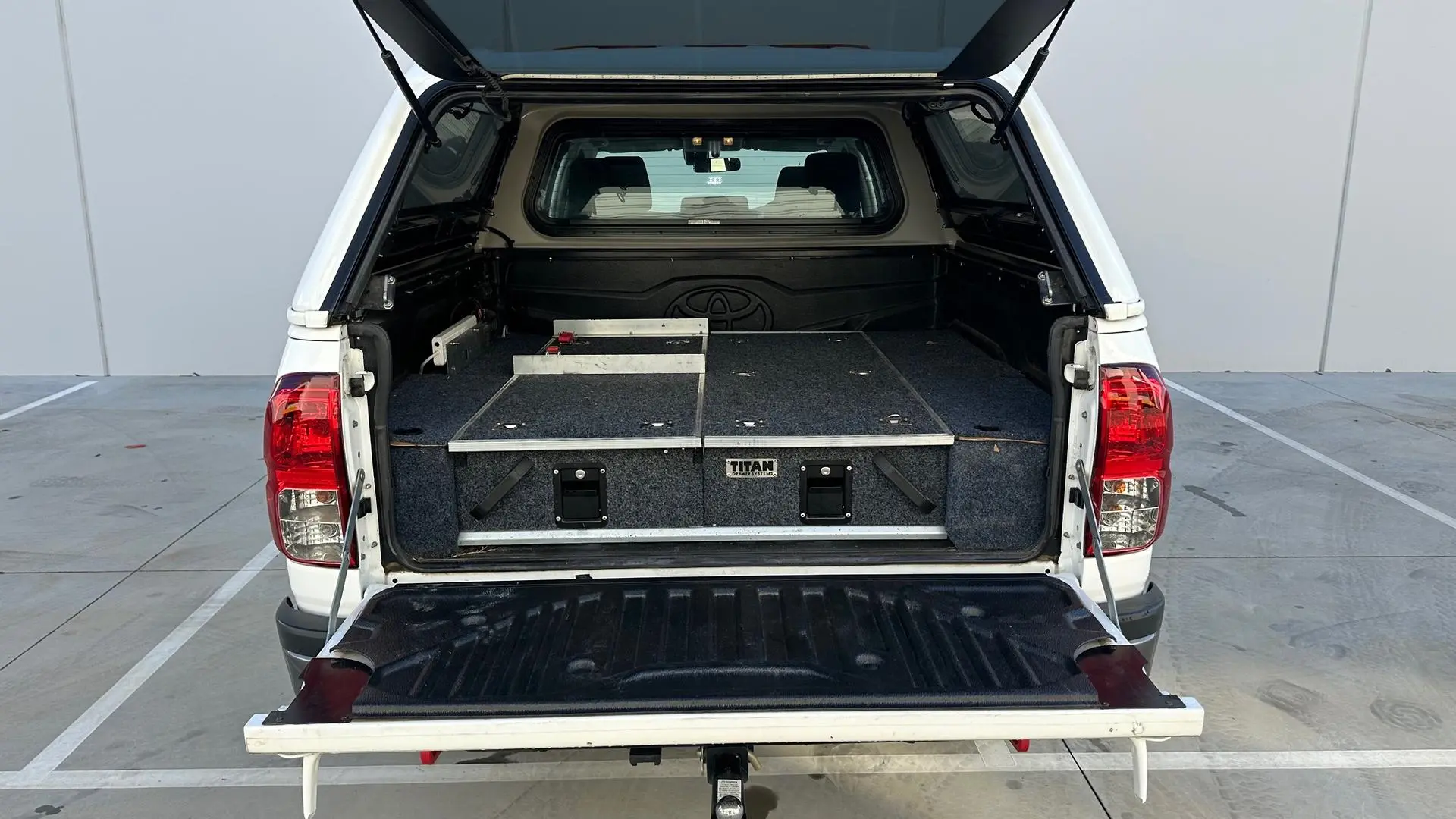 2021 Toyota Hilux Gallery Image 11