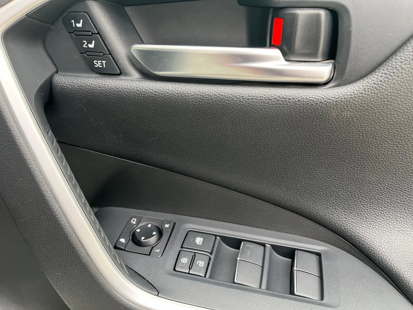 2020 Toyota RAV4 Gallery Image 16