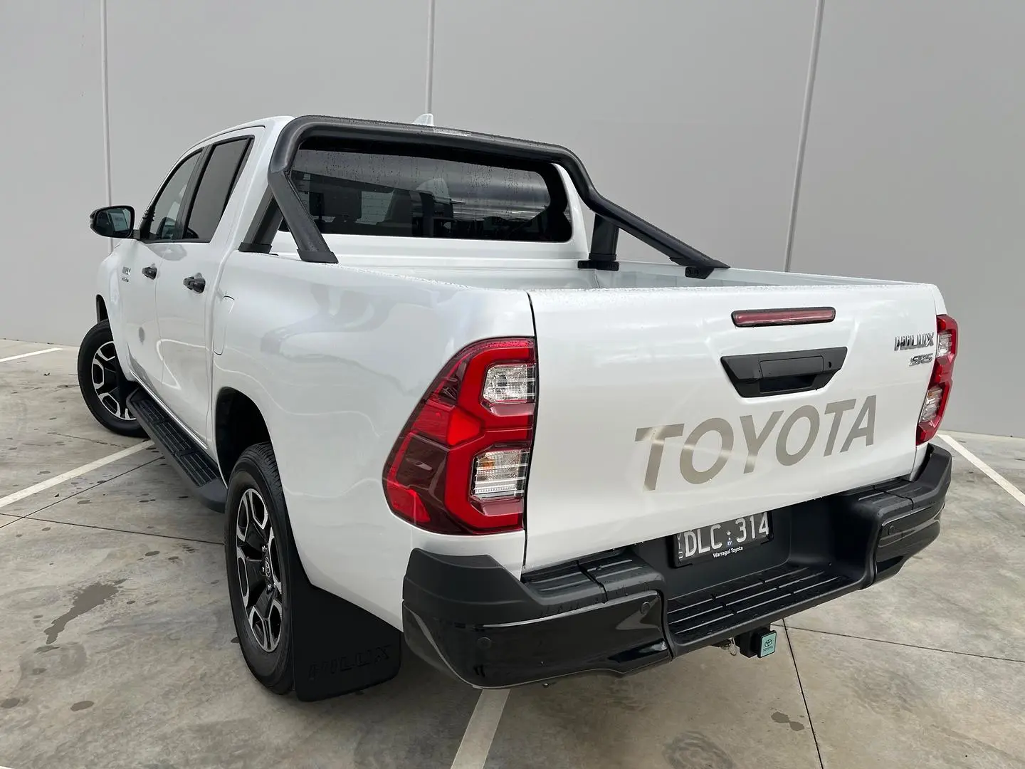 2025 Toyota Hilux Gallery Image 9