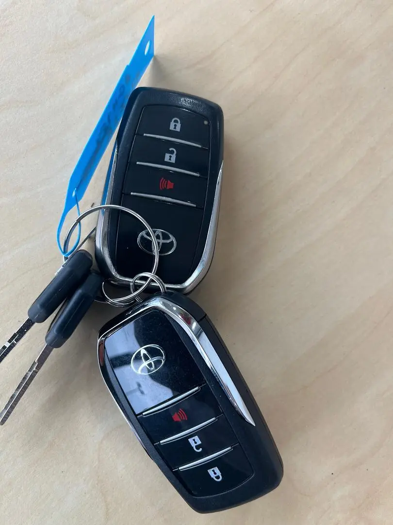 2015 Toyota Hilux Gallery Image 6