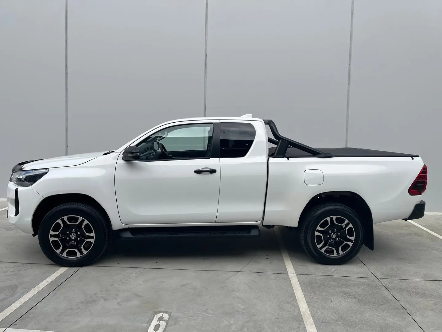 2024 Toyota Hilux Gallery Image 10