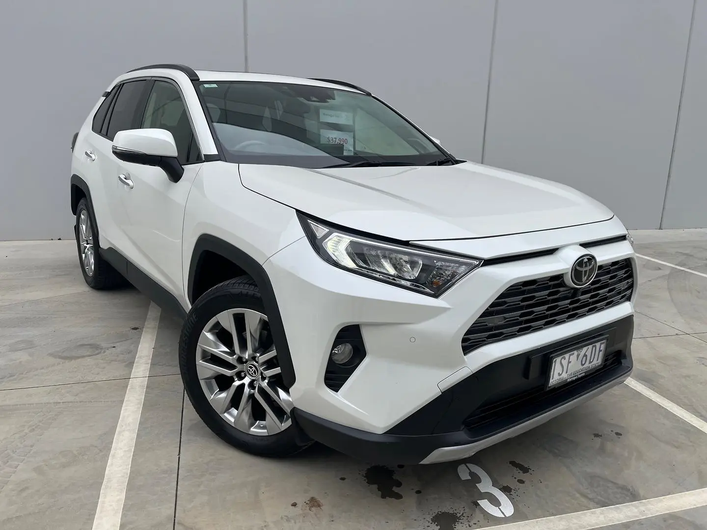2020 Toyota RAV4 Gallery Image 1