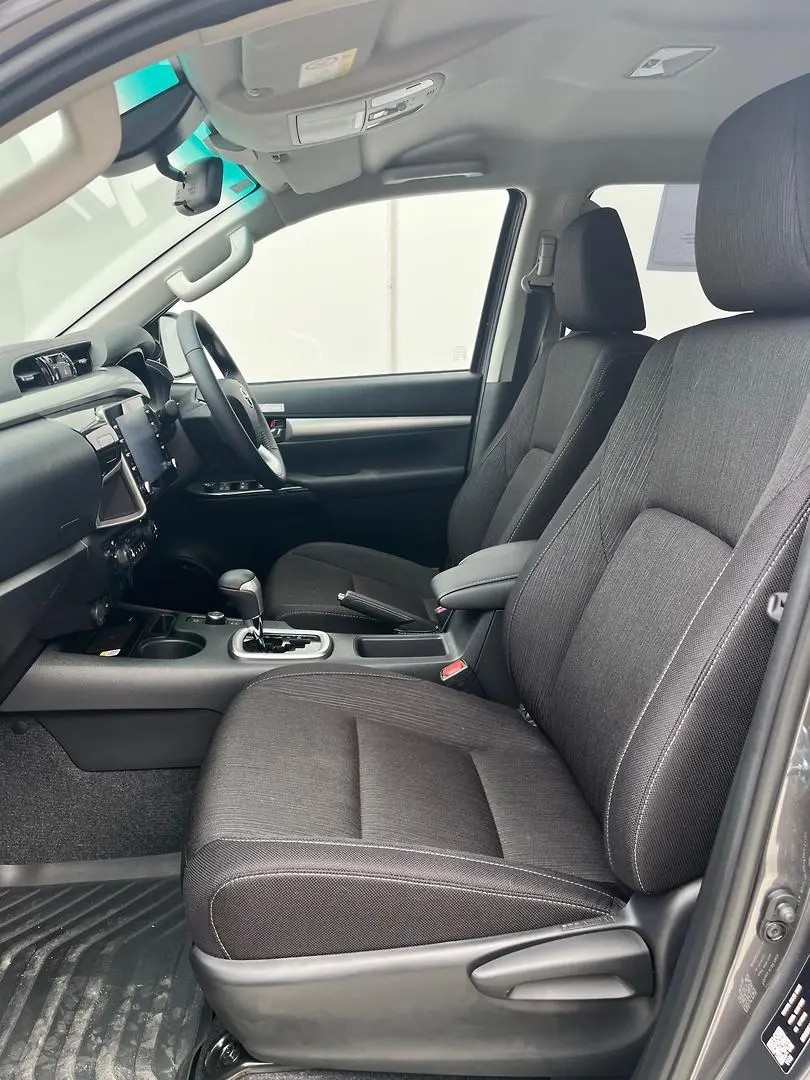 2025 Toyota Hilux Gallery Image 7