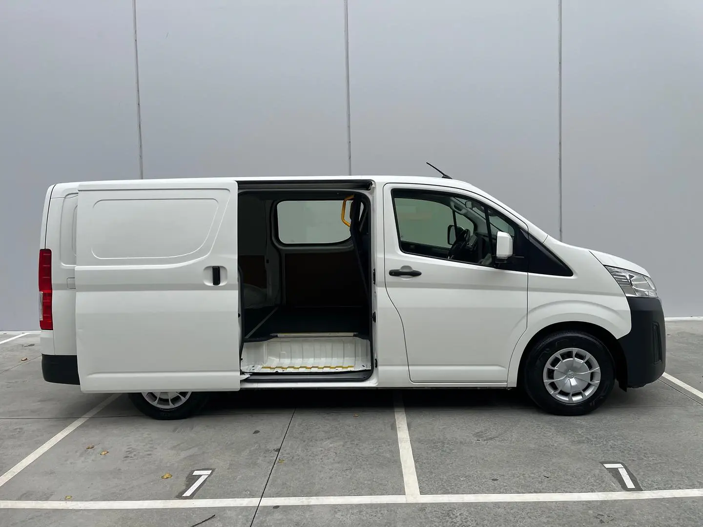 2020 Toyota Hiace Gallery Image 14
