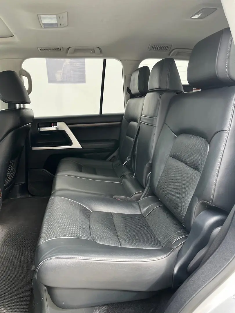2017 Toyota Landcruiser Gallery Image 8