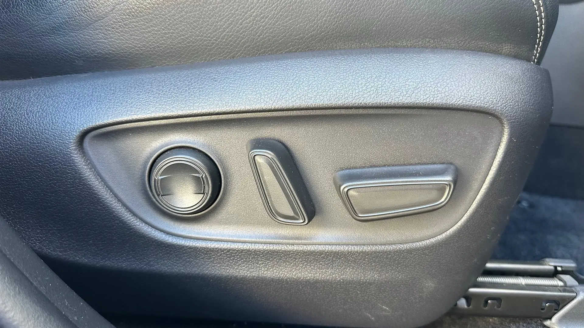2019 Toyota RAV4 Gallery Image 26