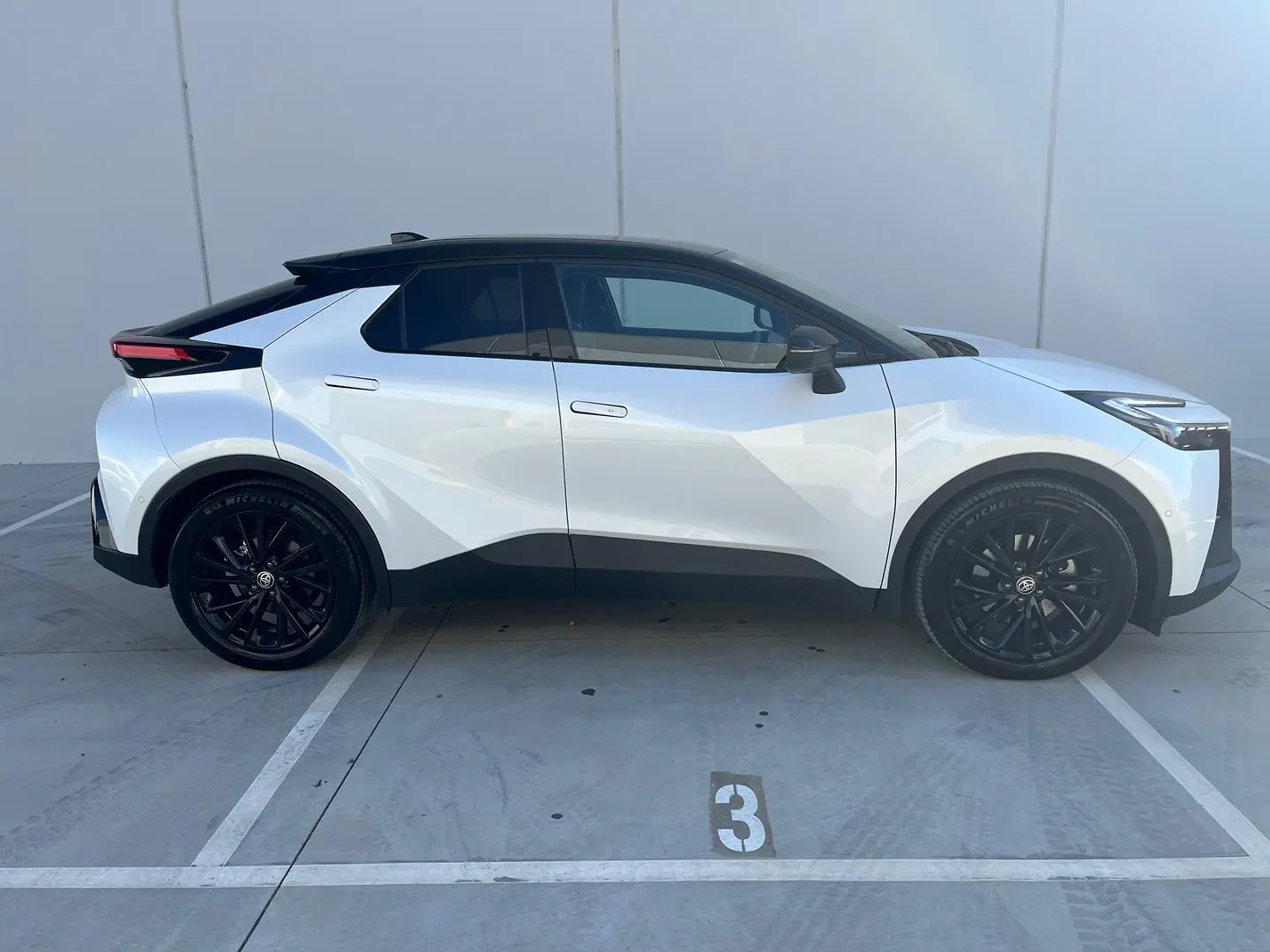 2025 Toyota C-HR Gallery Image 13