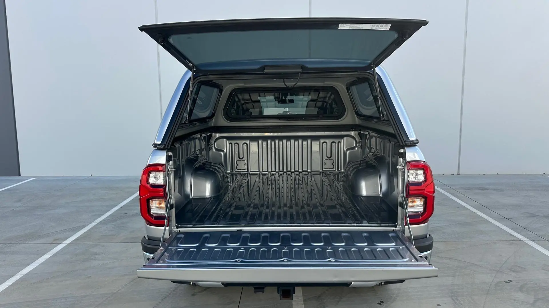 2021 Toyota Hilux Gallery Image 11