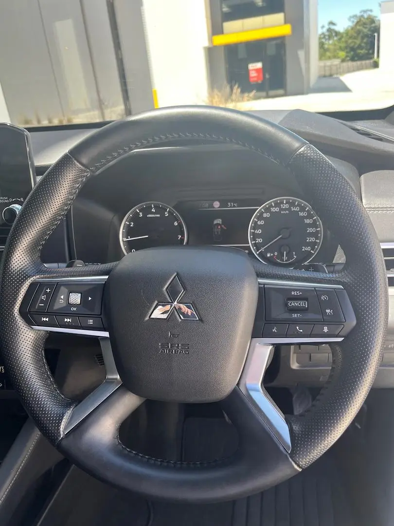 2024 Mitsubishi Outlander Gallery Image 21