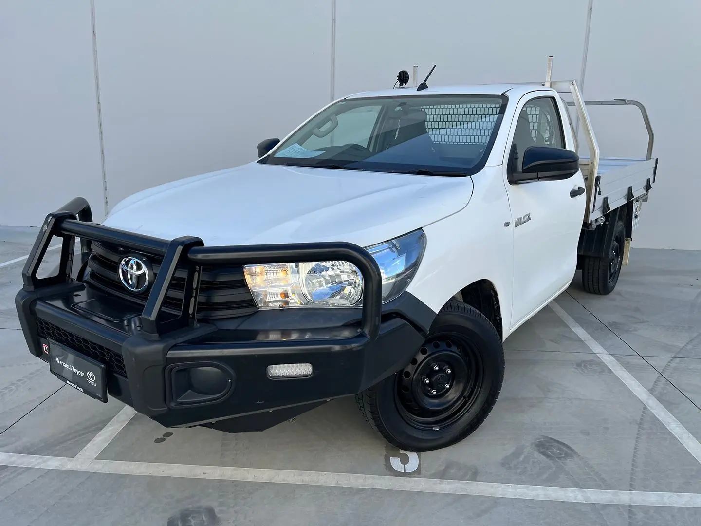 2015 Toyota Hilux Gallery Image 3