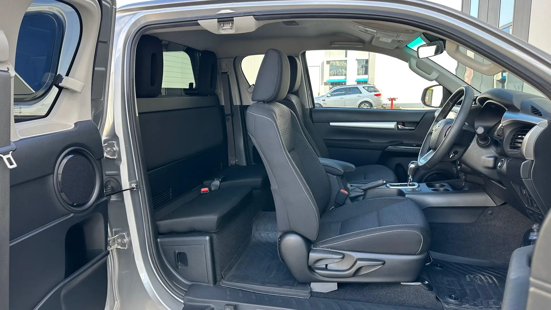 2021 Toyota Hilux Gallery Image 6
