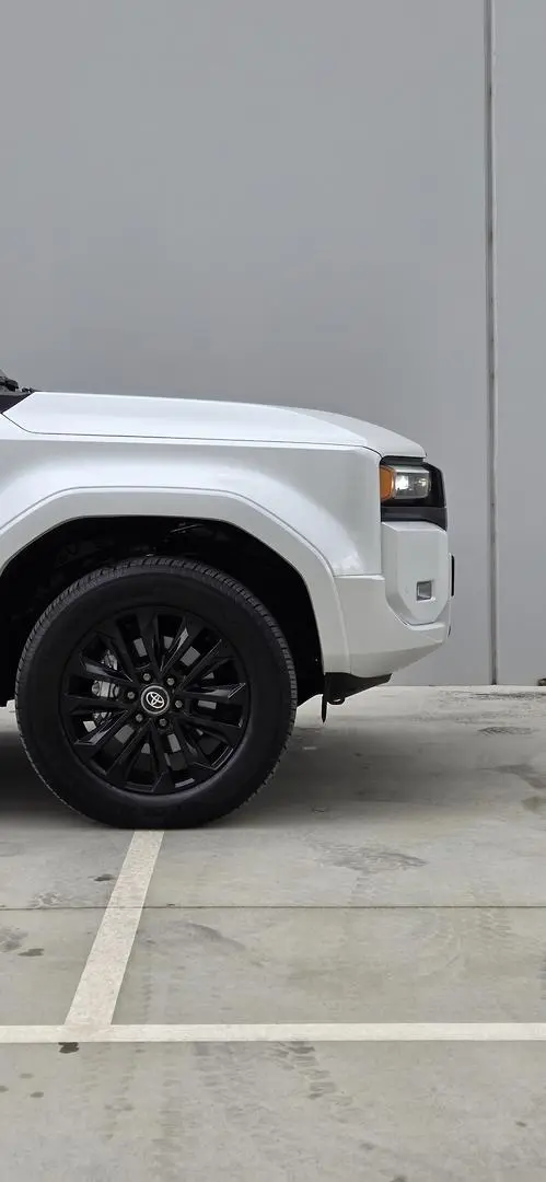 2025 Toyota Landcruiser Prado Gallery Image 15