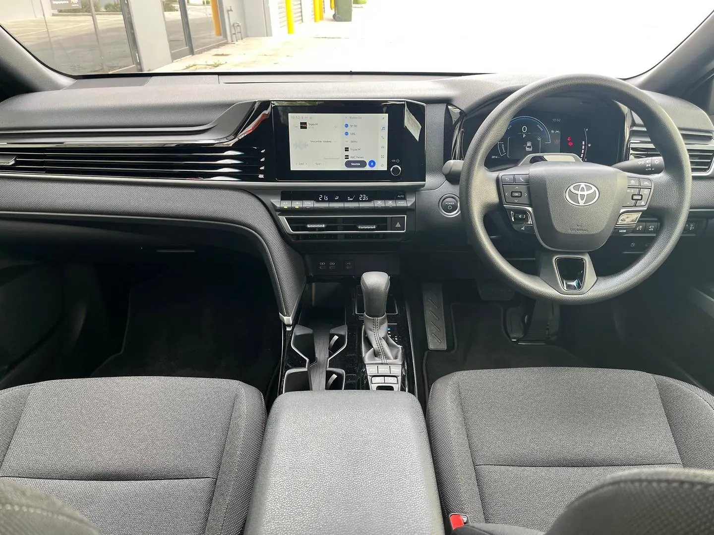 2025 Toyota Camry Gallery Image 18