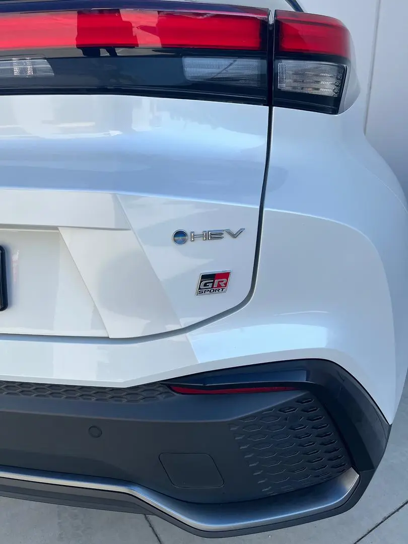 2025 Toyota C-HR Gallery Image 11
