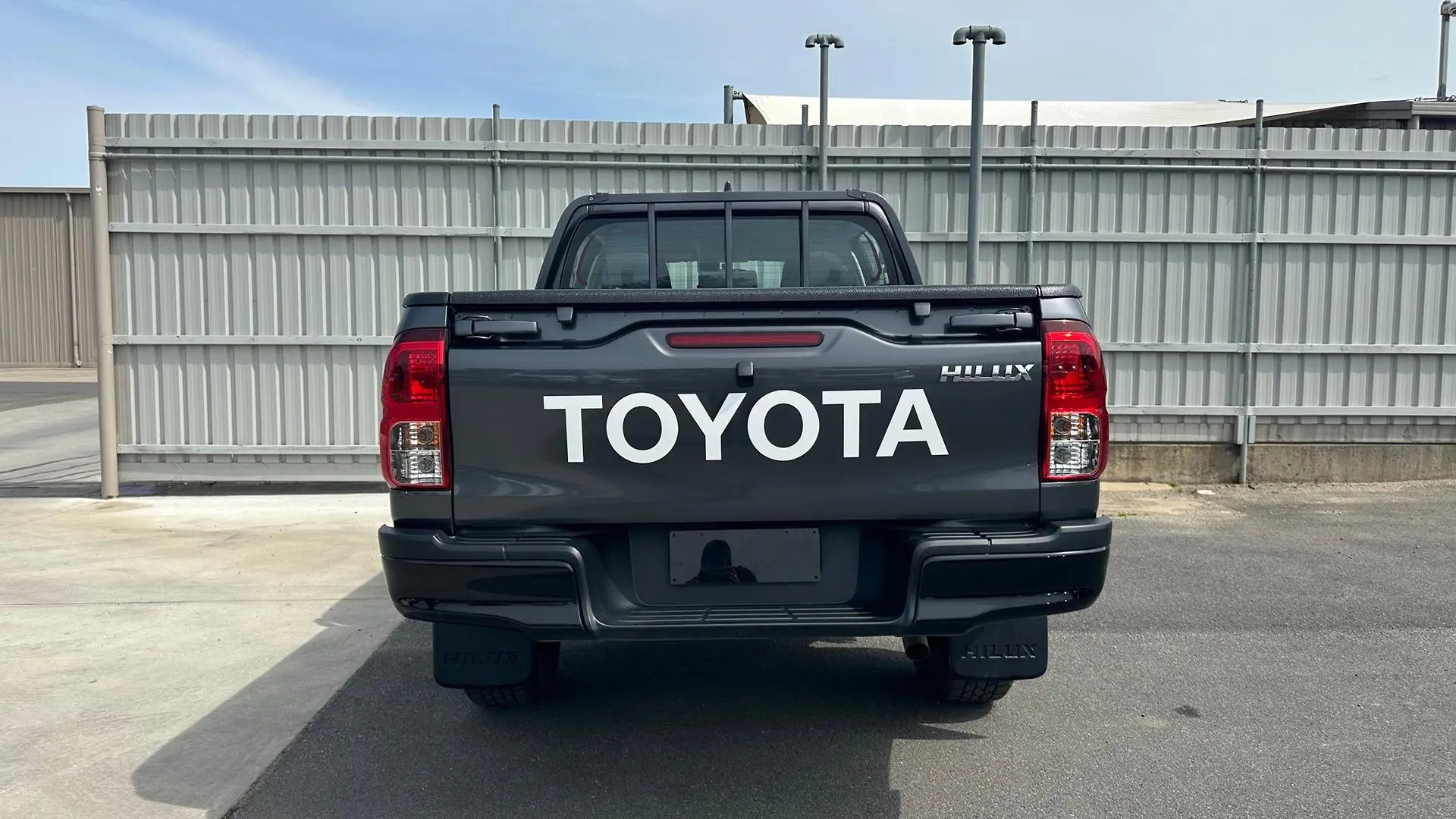 2024 Toyota Hilux Image 8