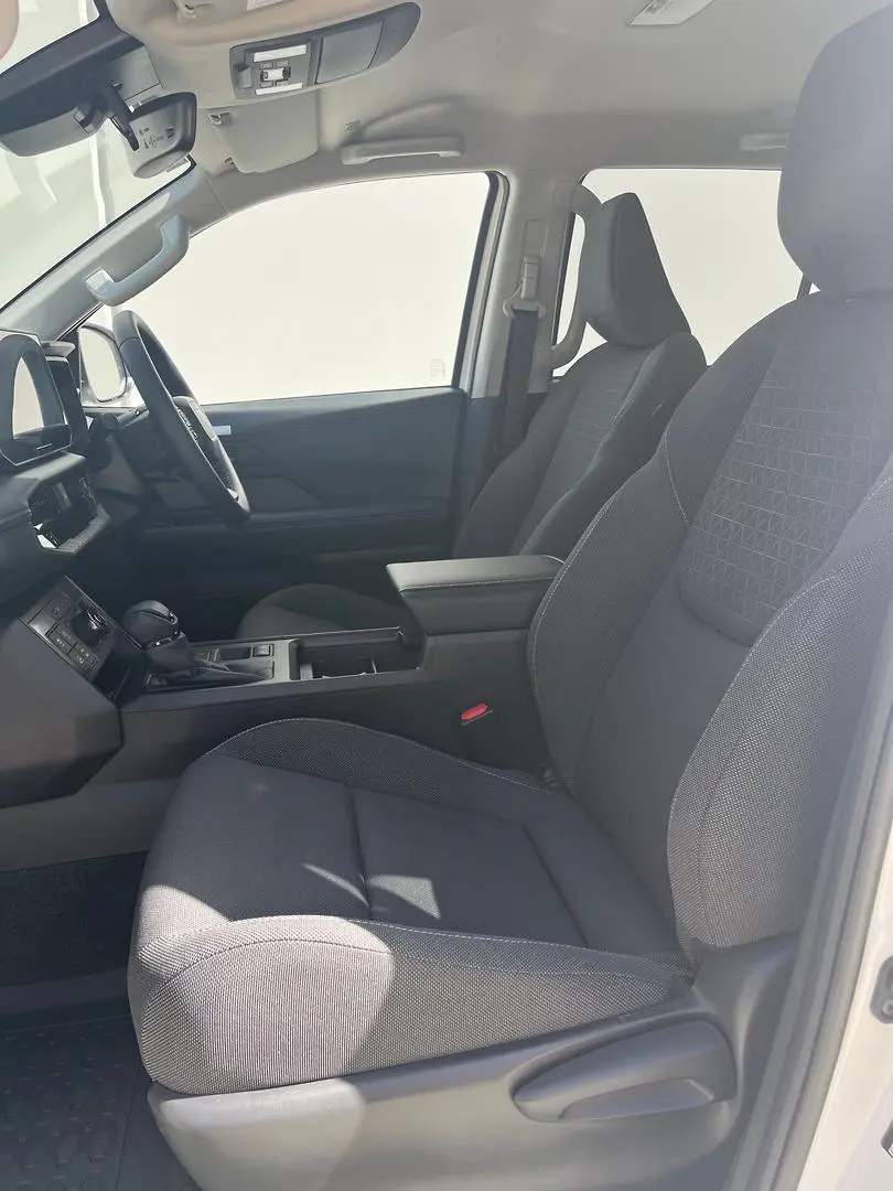 2025 Toyota Hilux Gallery Image 7