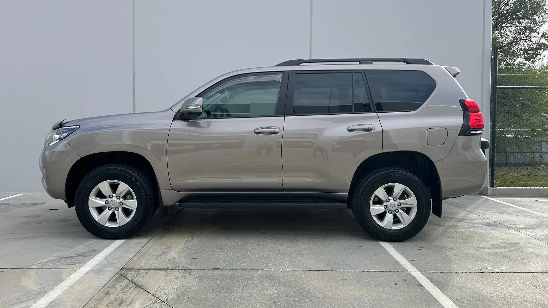 2022 Toyota Landcruiser Prado Gallery Image 5