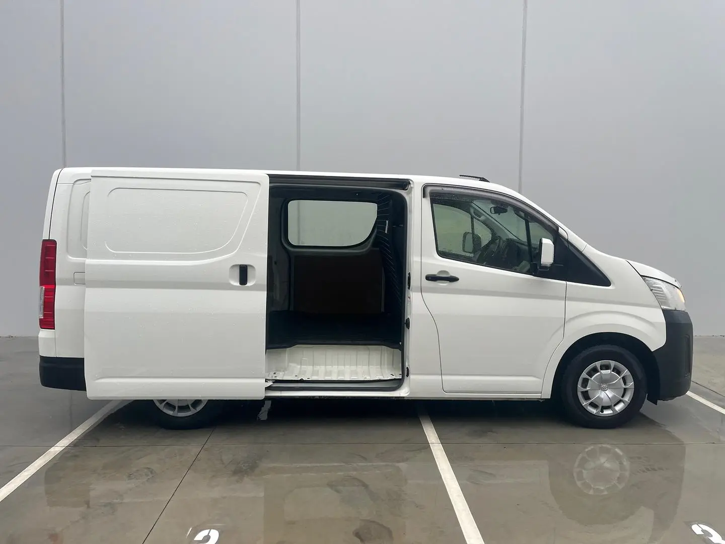 2019 Toyota Hiace Gallery Image 14