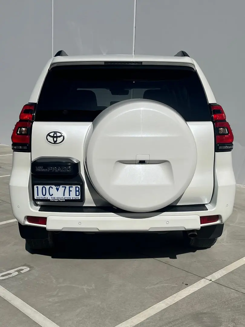 2018 Toyota Landcruiser Prado Gallery Image 11