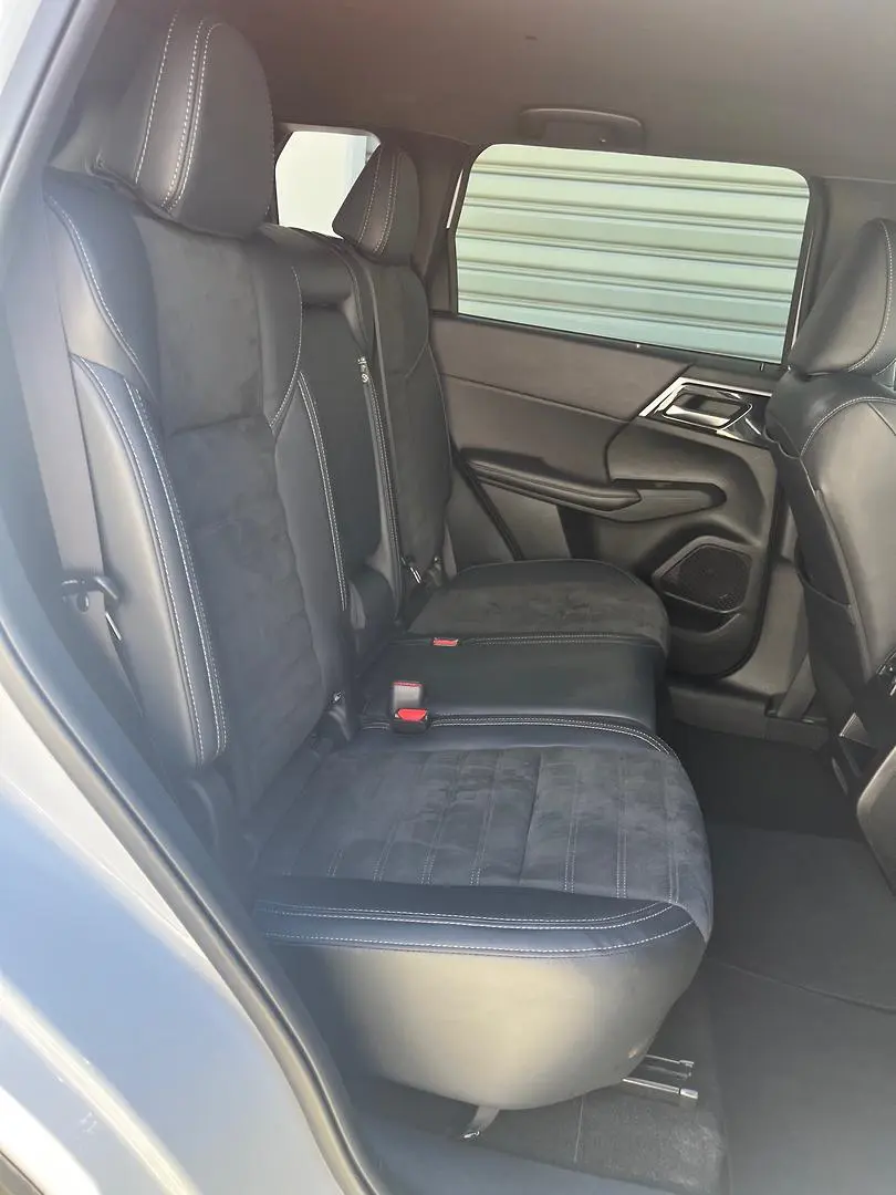 2024 Mitsubishi Outlander Gallery Image 15