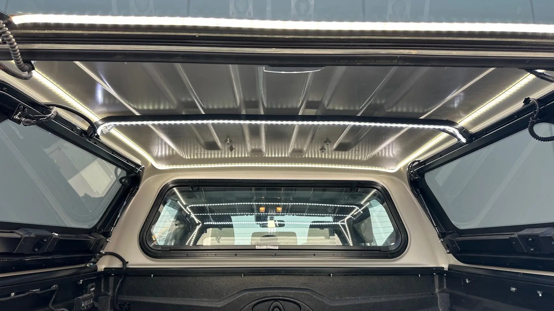 2021 Toyota Hilux Gallery Image 13