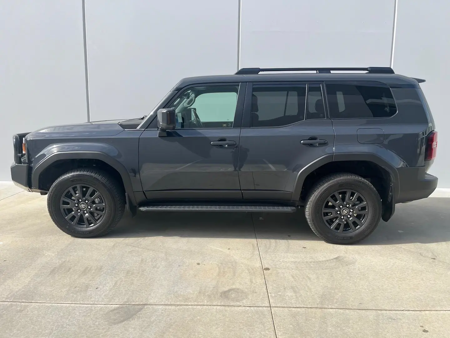 2025 Toyota Landcruiser Prado Gallery Image 5