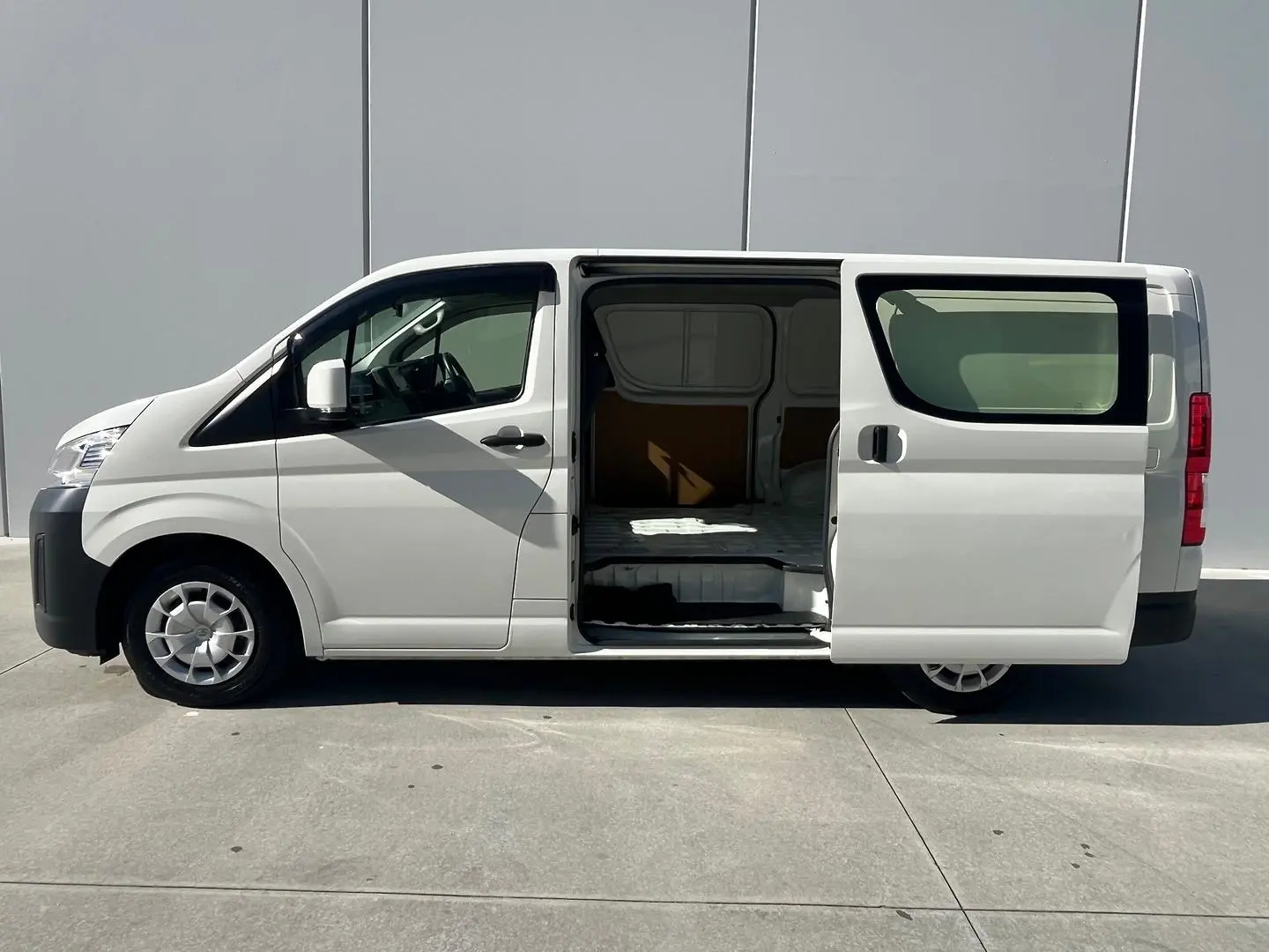 2021 Toyota Hiace Gallery Image 6
