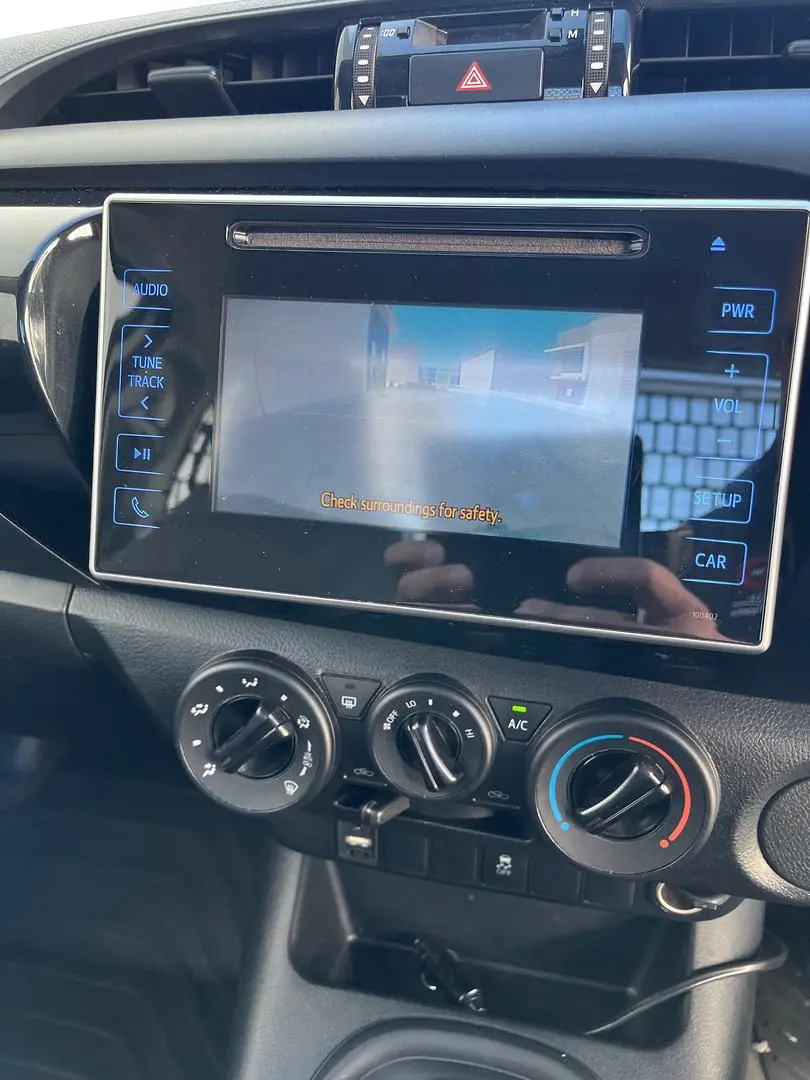 2015 Toyota Hilux Gallery Image 16