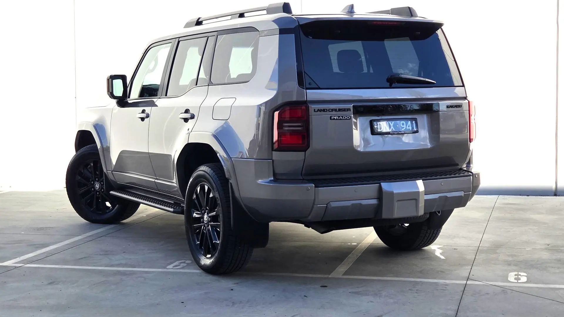 2025 Toyota Landcruiser Prado Gallery Image 6