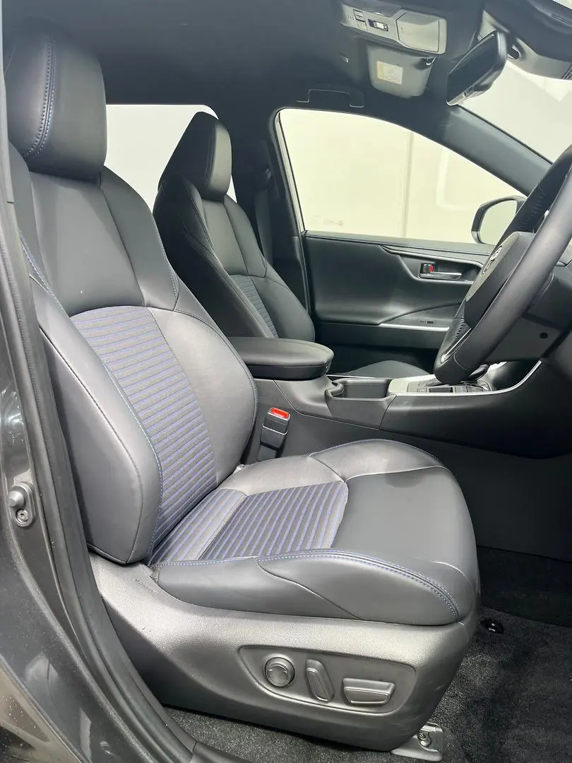 2025 Toyota RAV4 Gallery Image 18